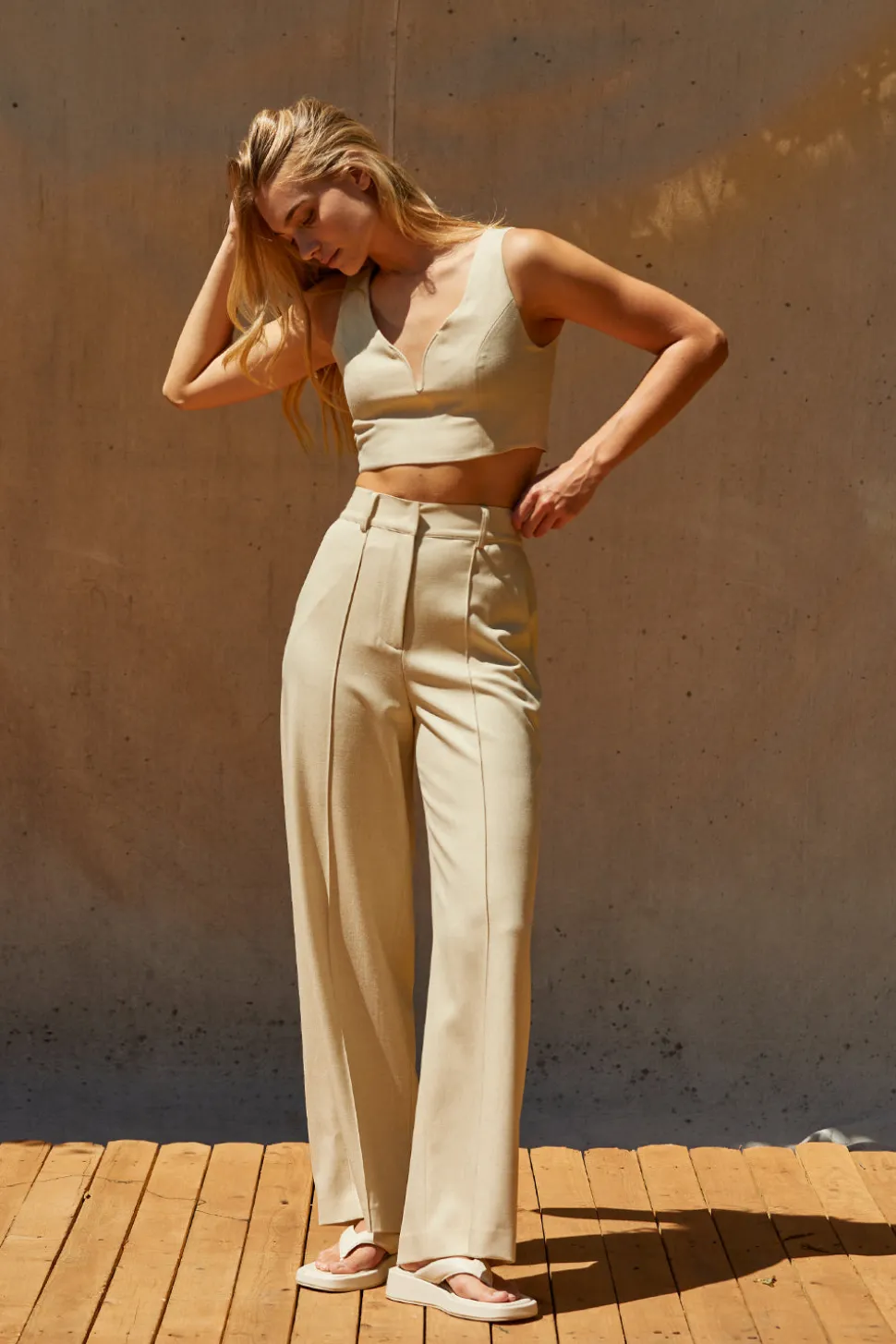 Debbie V-wire Cropped Top