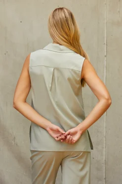 Lisa Sleeveless Button up Top